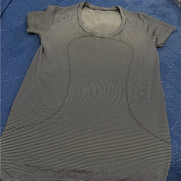 EUC Lululemon Swiftly Tech Tee - Picture 2 of 5